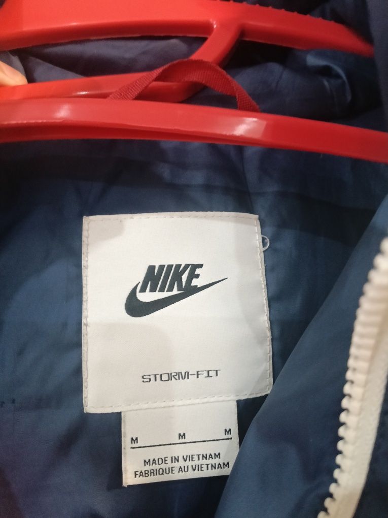Оригинално яке Nike размер М