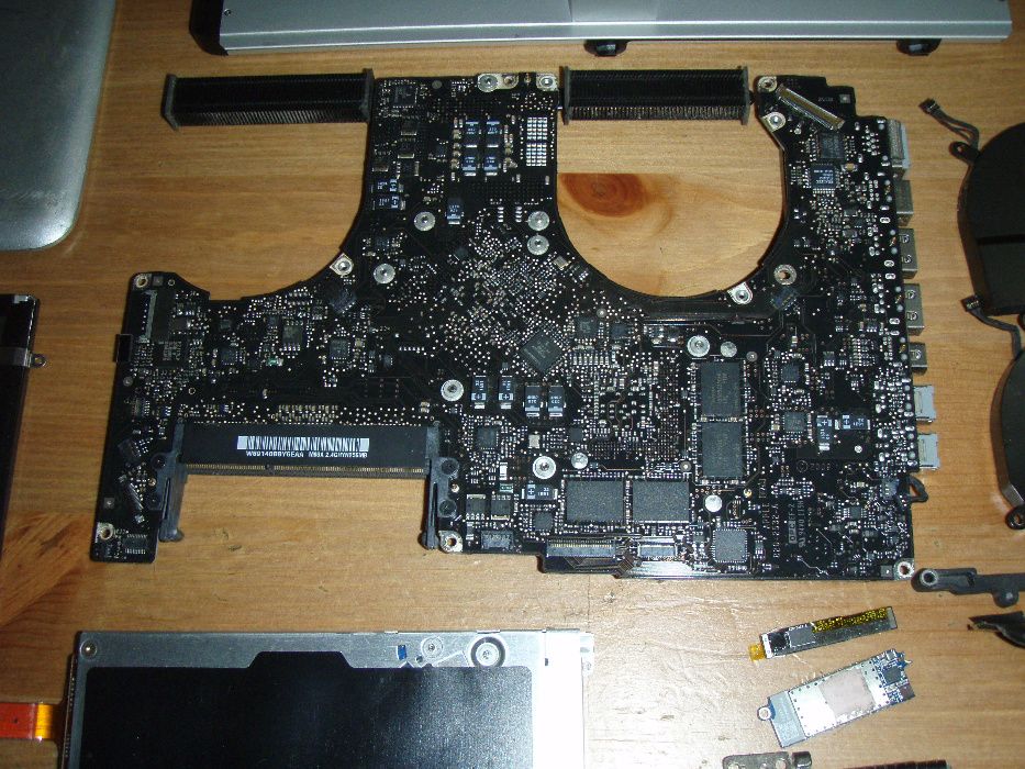 Dezmembrez Macbook Pro 15, Late 2008 proc Core 2 Duo 2.4Ghz P8600