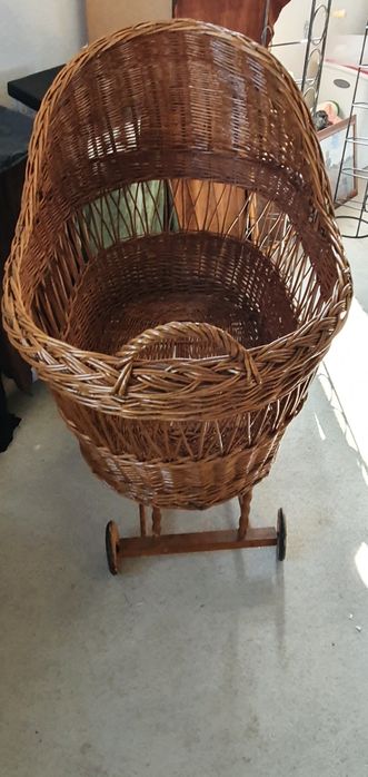 Pătuț rachita pentru bebelusi pe roti