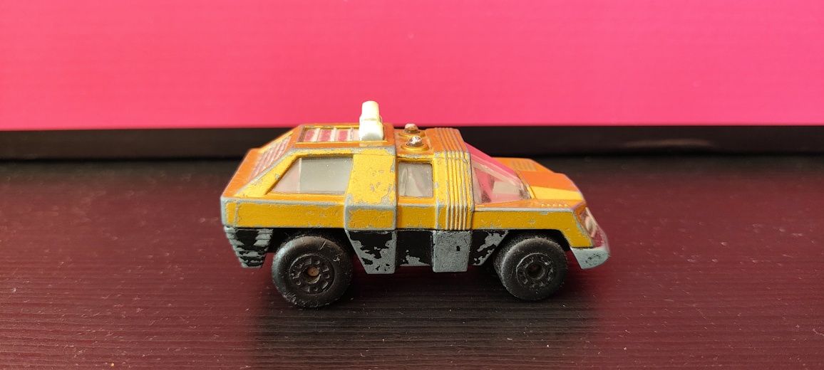 Matchbox Мачбокс MB 59 Planet Scout златист