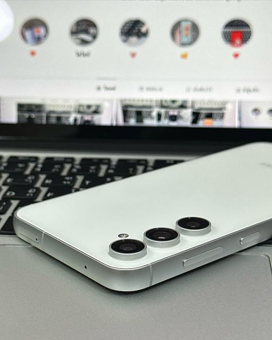 Samsung s23 fe  8/256Gb OQ