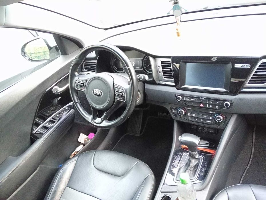 KIA Niro subcompact SUV, hibrid, an 2017,import Olanda.
