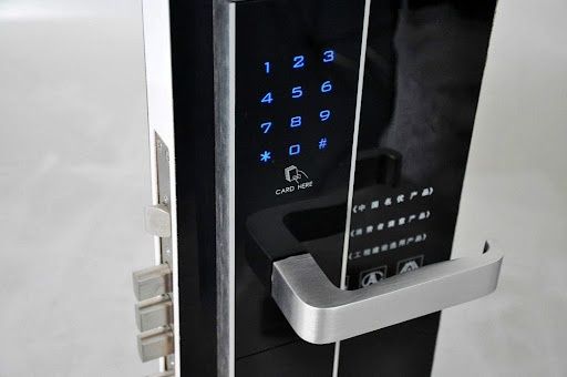 Замок очиш ва установка хизмати 24/7