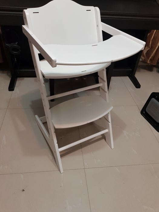 Scaun masa bebe lemn alb. Noua.