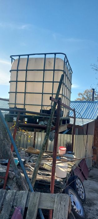 Rezervor    diverse substanțe fluide 1000l