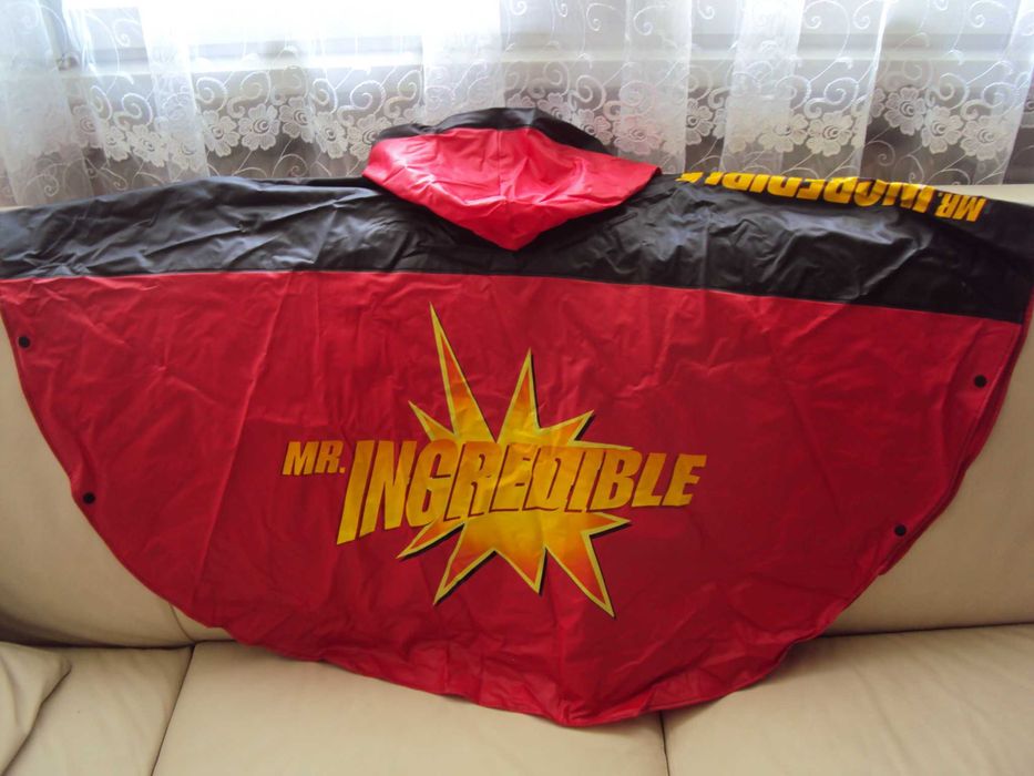 Детски дъждобран „Феноменалните“ Disney ( The Incredibles)  116 см.