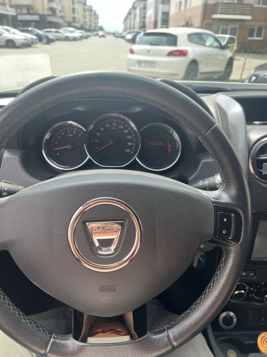 Se vine Dacia Duster