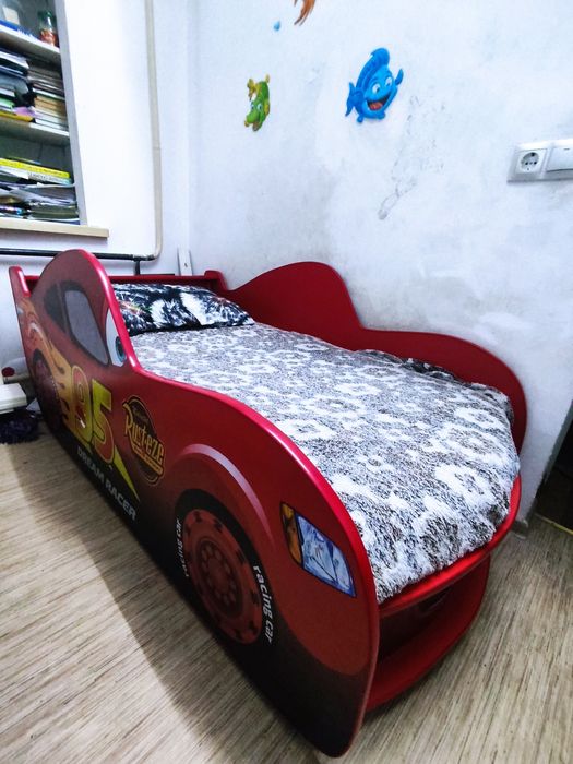 Детская кровать машинка