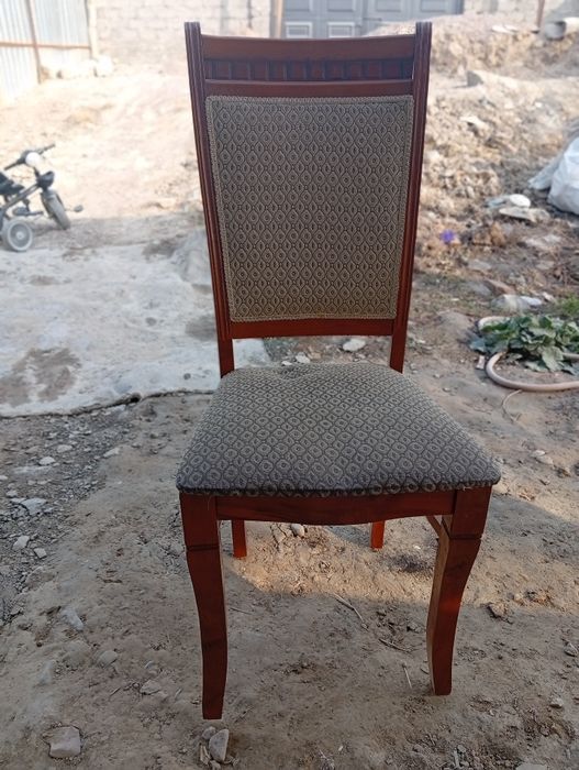 Sotiladi stul 10 dona holati yahshi narxini kelishamiz