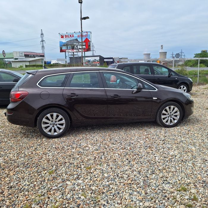 Opel Astra J 2012 motor 1.7 cdti EcoFlex model Cosmo