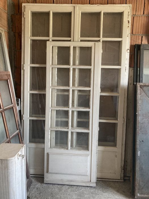 Uși de interior din lemn exotic vopsite alb