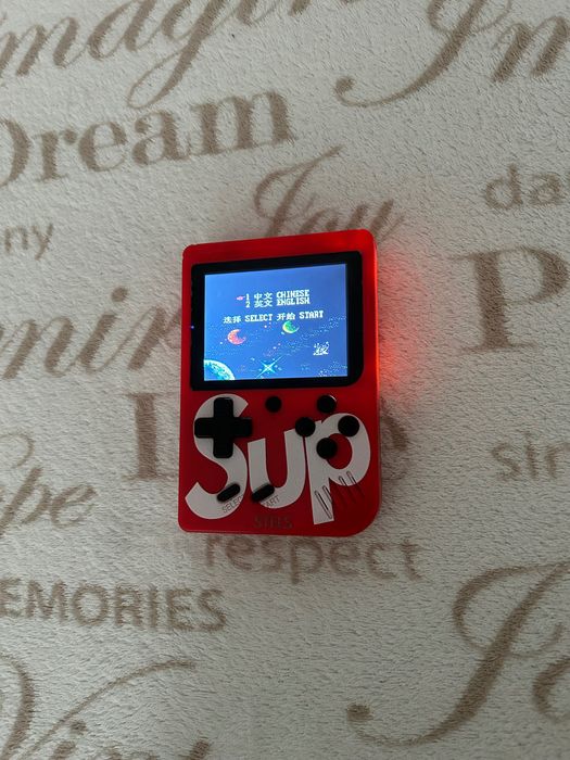 Sub преносима конзола игра