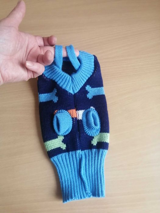 Продам кофточку 33см и зимний комбинезон 28см для маленькой собачки