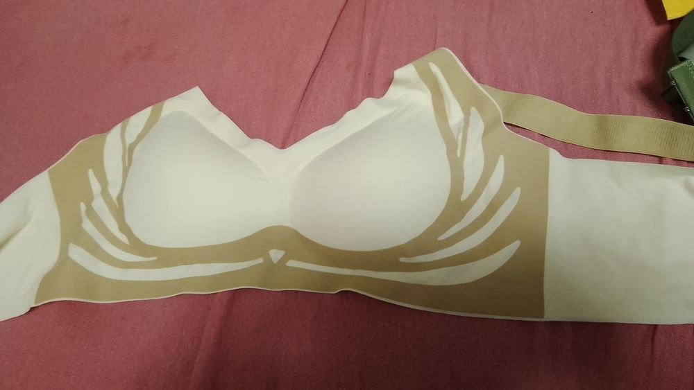 Sutien nou care ridica sani