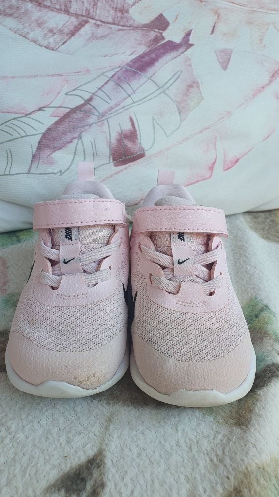 Nike revolution 6 за момиче, 22 номер
