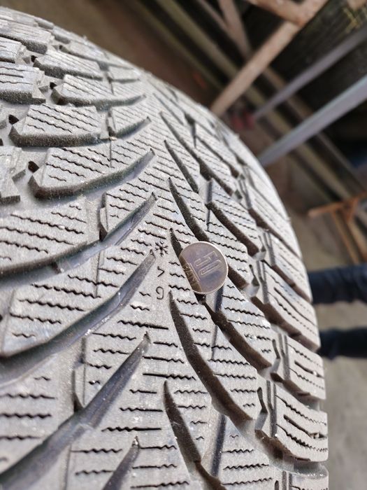 2 seturi de anvelope de iarna,unul  Hankook și unul Dunlop