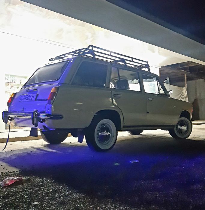 Vaz 2102 sotiladi