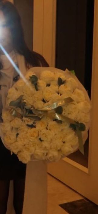 Гул белыи роза  25000