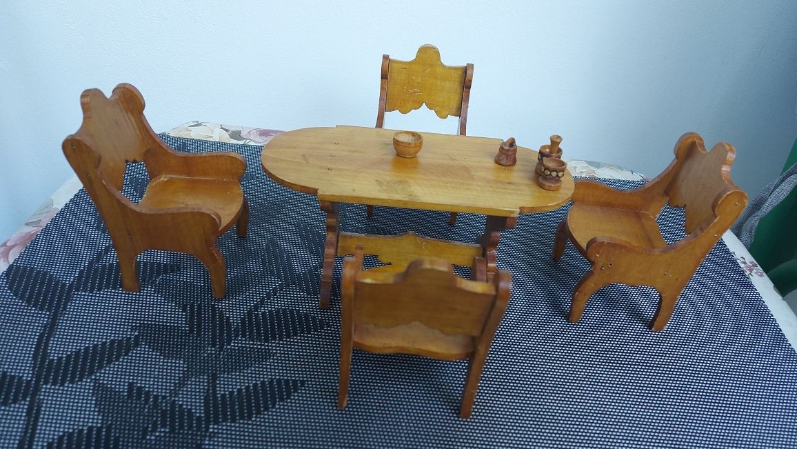 Антикварен комплект маса със столчета за кукли