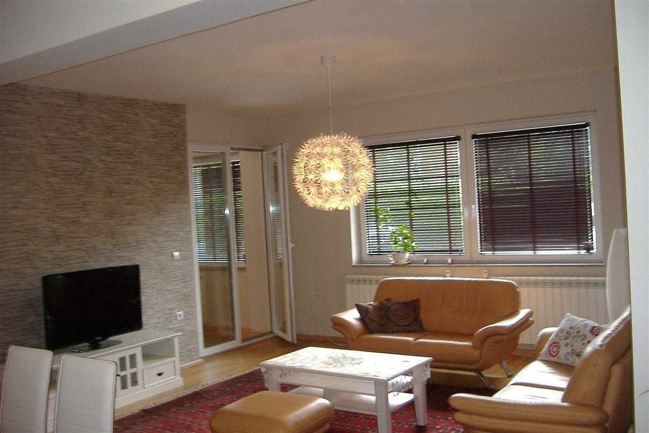 Дава се под наем Двустаен апартамент в Бургас, Изгрев - 67 кв.м за 204 € - Снимка #1