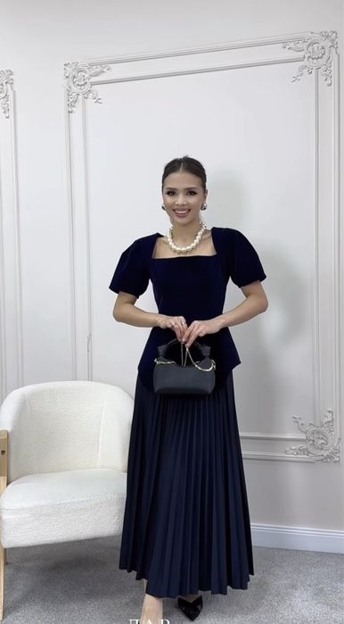 Образ, топ с баской и юбка