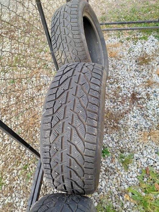 Anvelope iarna Taurus 225 55 17