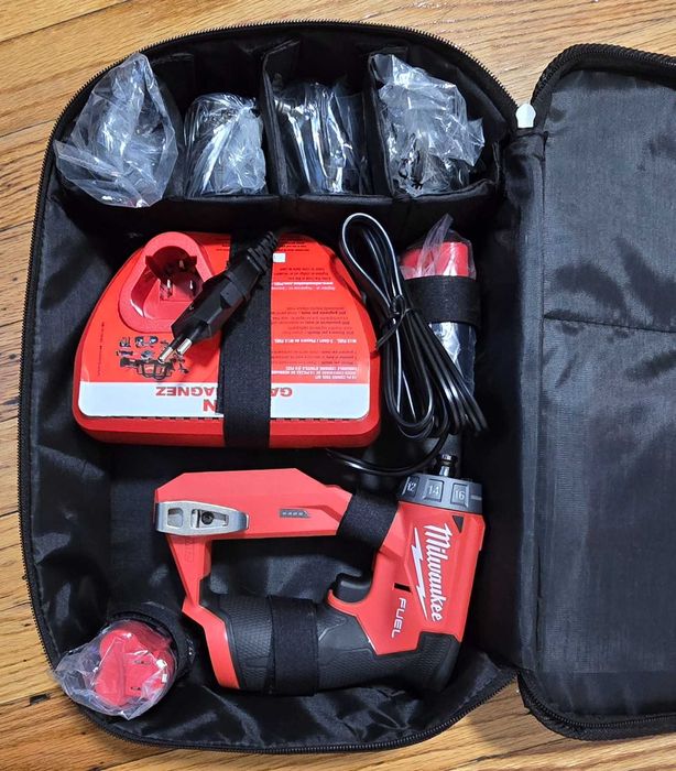 Milwaukee M18, M12 aduse din state, toate noi