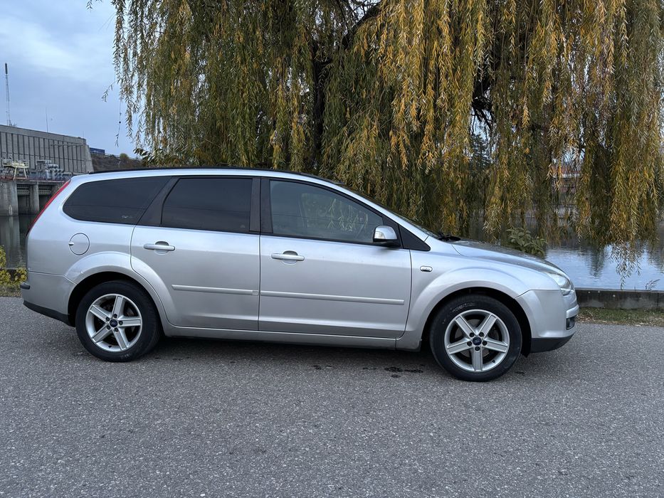 Ford focus 1.6/ pret negociabil