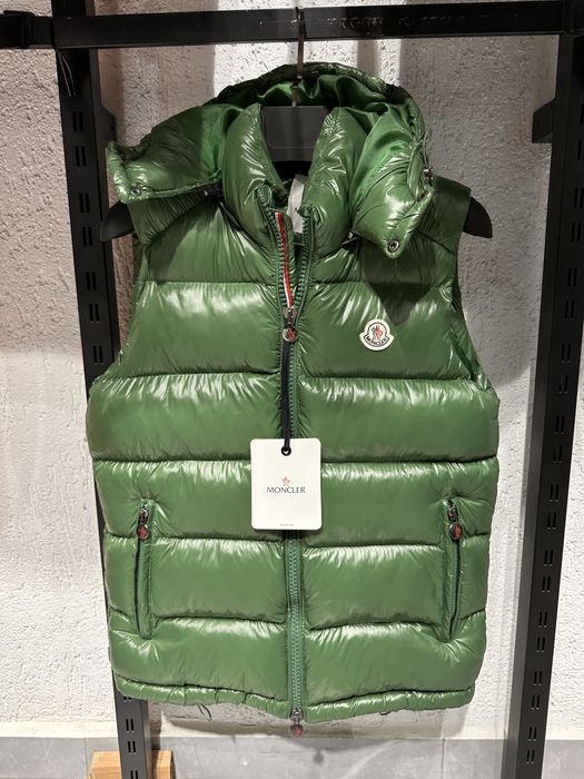 Vesta M.o.nc.l.e.r cu NFC