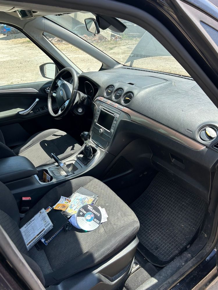 Dezmembrez Ford Galaxy 2.0
