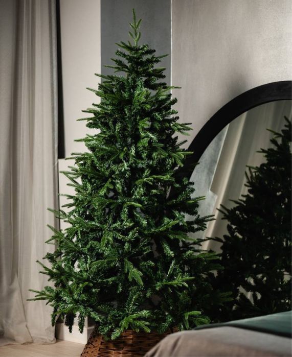 Елка г. Уральск. Гирлянда в подарок