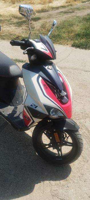 Scuter benzina 49 cm marca Motowelo 3500 ron
