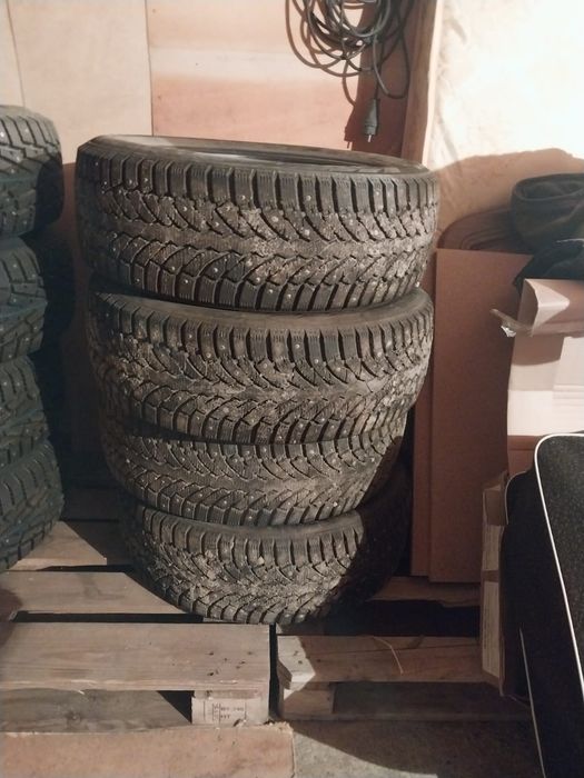 Комплект зимних шин