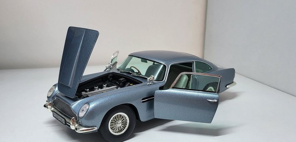 Machetă Aston Martin DB5 1963 1/18 Chrono