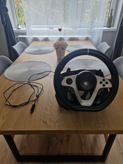 Волан със педали и дръжки