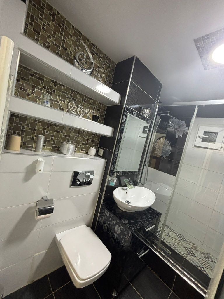 Închiriez Apartament