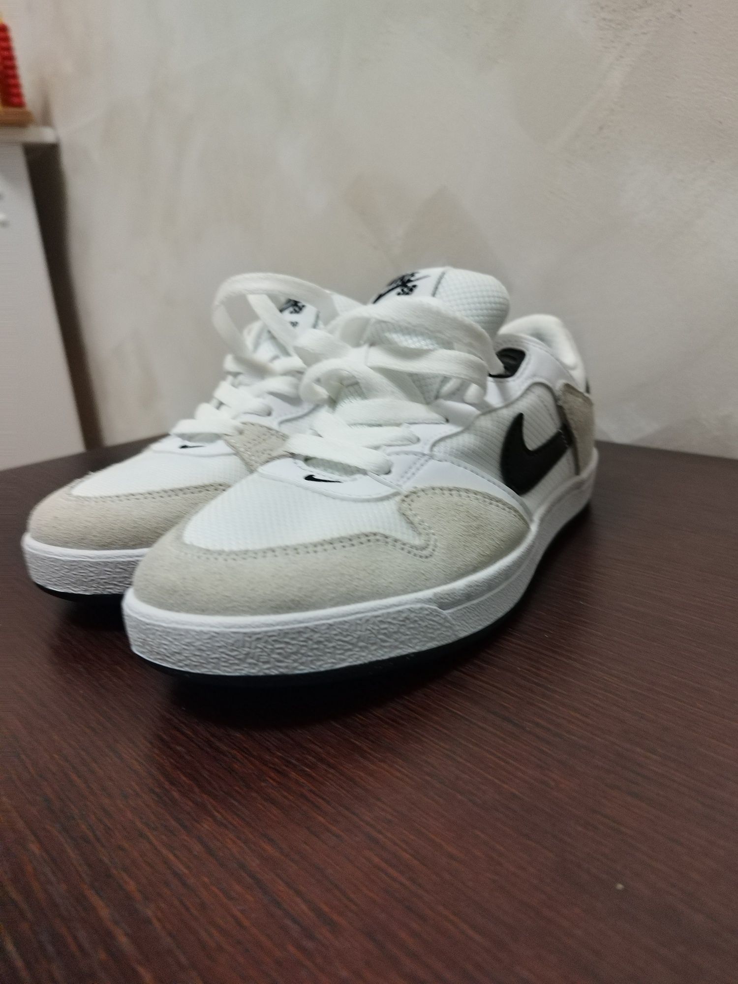 Vând urgent papuci nike sb originalii!!