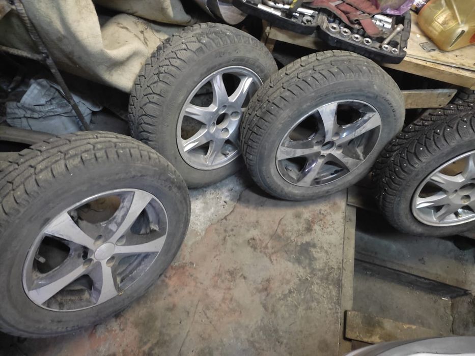 Продам колесо зимние 185,65,р14 цена 40000