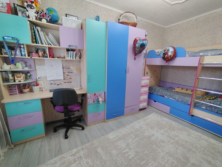 Продам детскую мебель для девочек