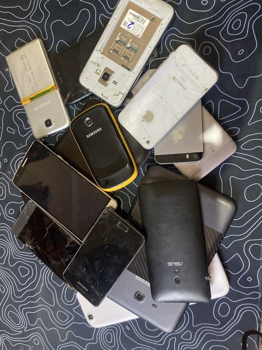 Лот телефонов 13к