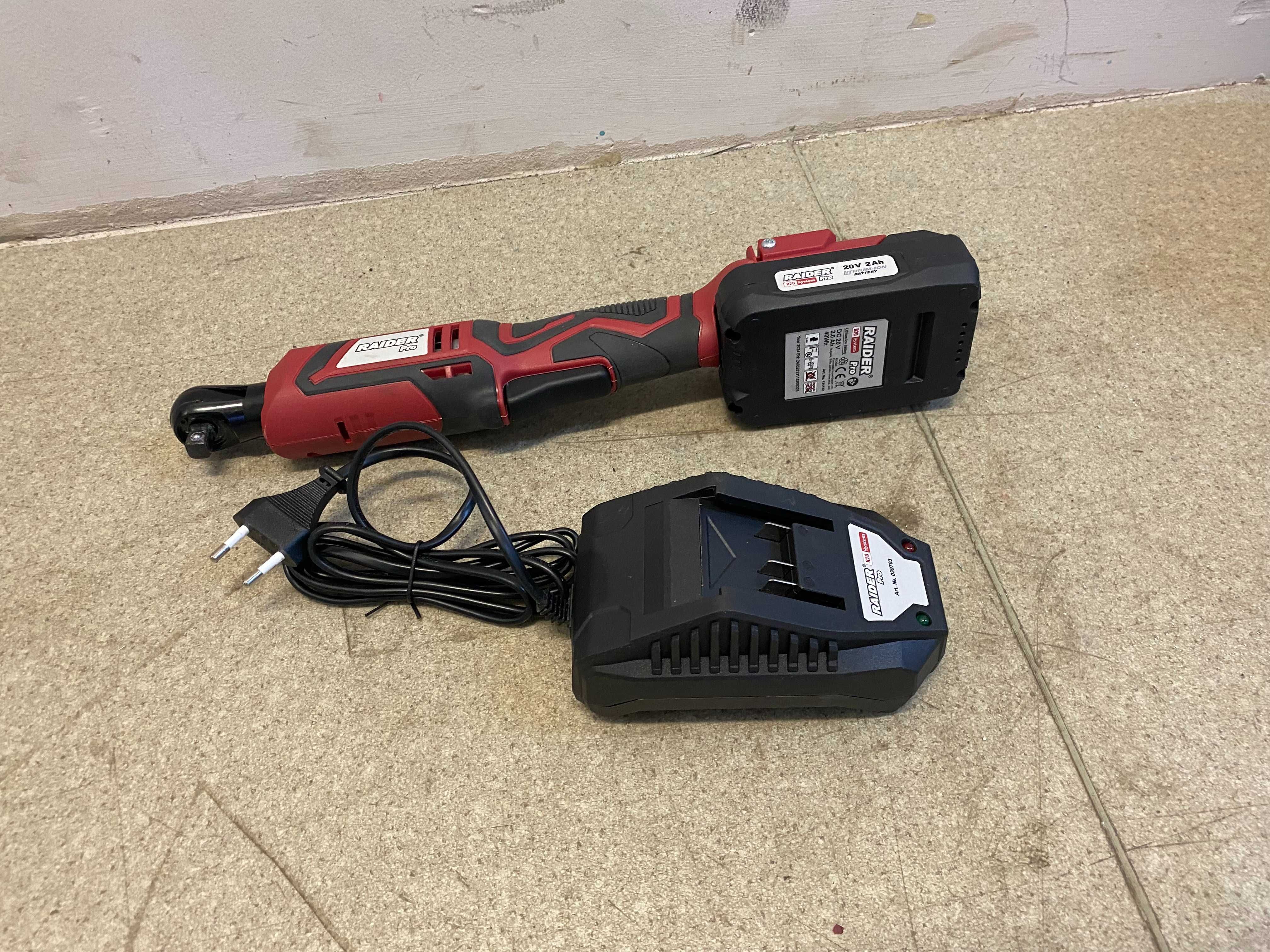 R20 Винтоверт ударен безч. Hex1/4"180Nm LED 1x2Ah /R20 Тресчотка