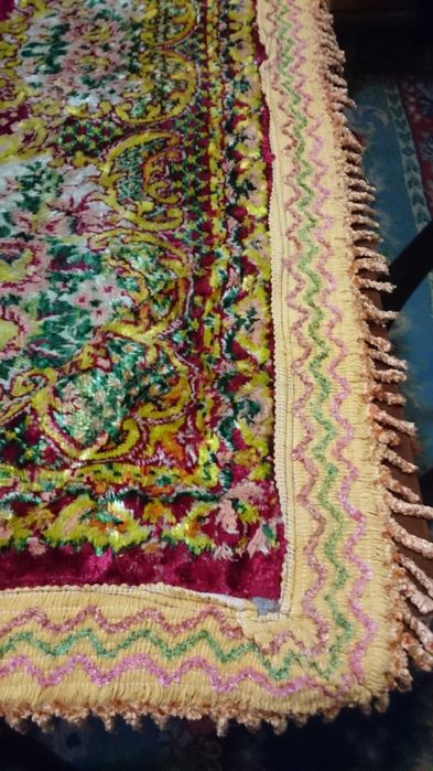 Vand set persan: cuvertura si fata de masa
