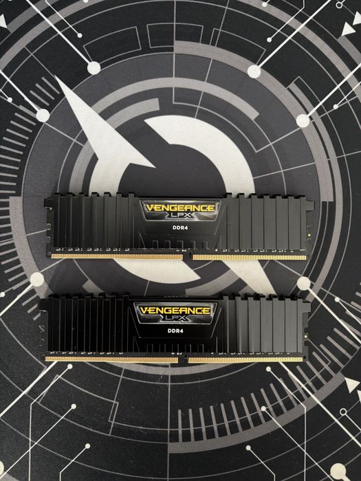 Vand 8GB RAM. Corsair Vengeance