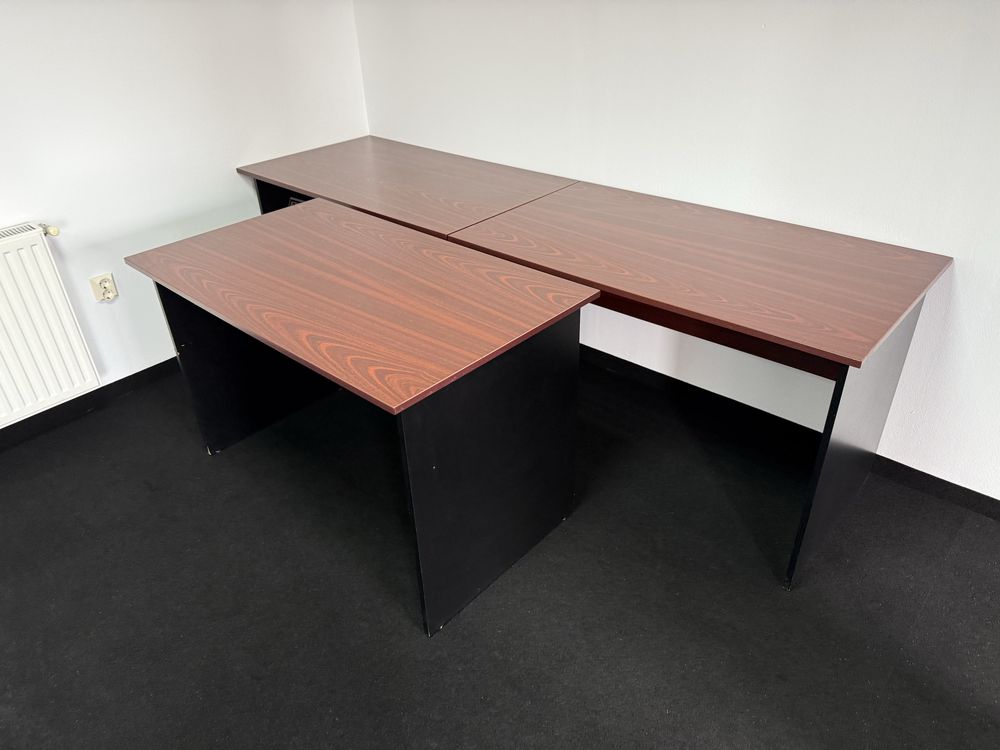 Vand mobilier de tip birou