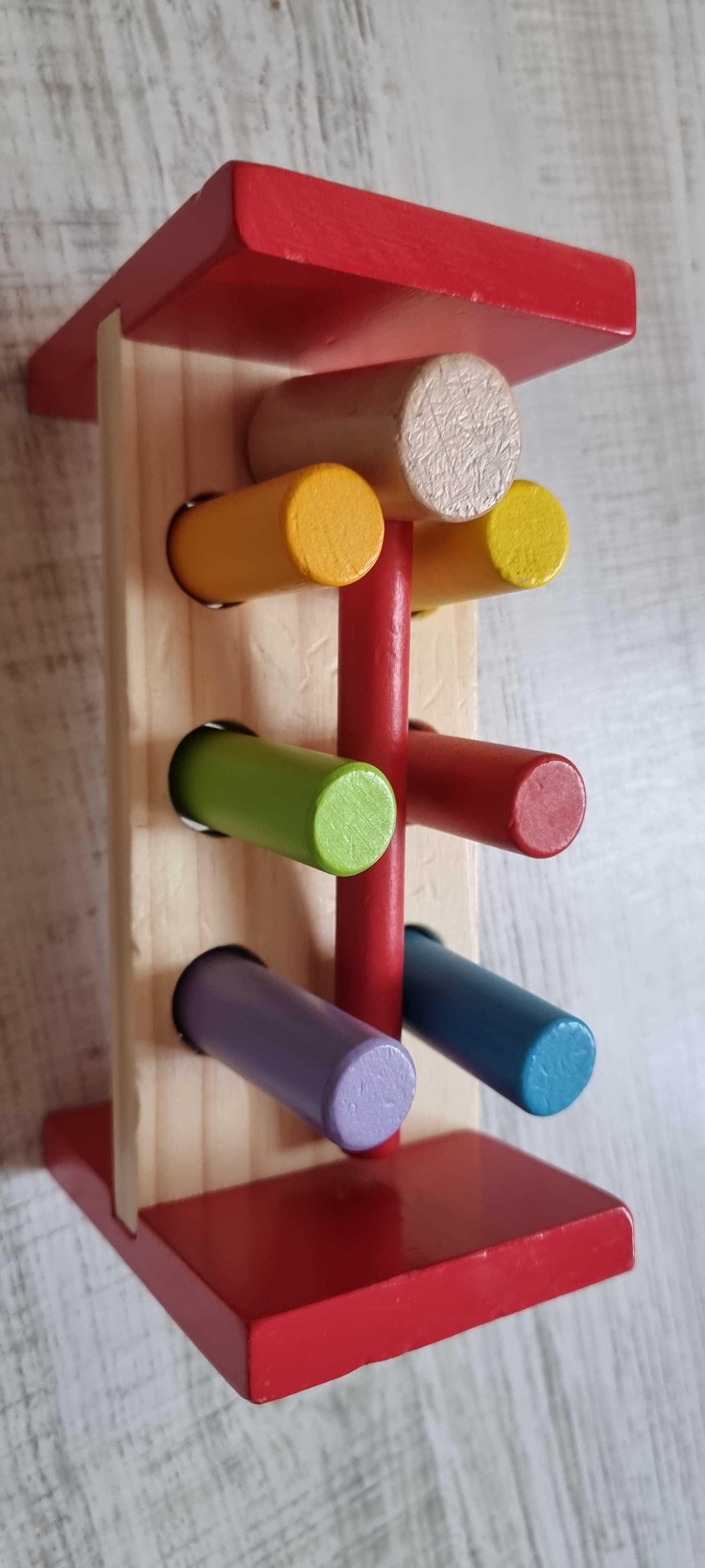 Banc de lemn cu sortator  de 6 tije colorate si ciocanel