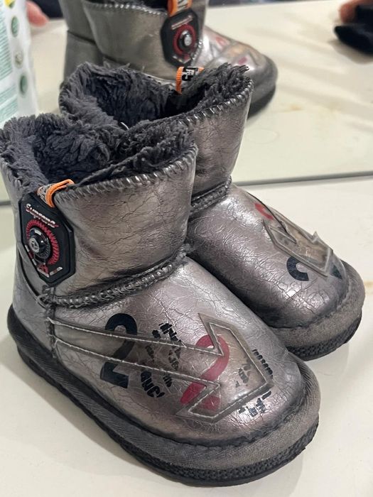 Продам детскую зимнюю весеннюю осеннюю обувь 21 и 22р