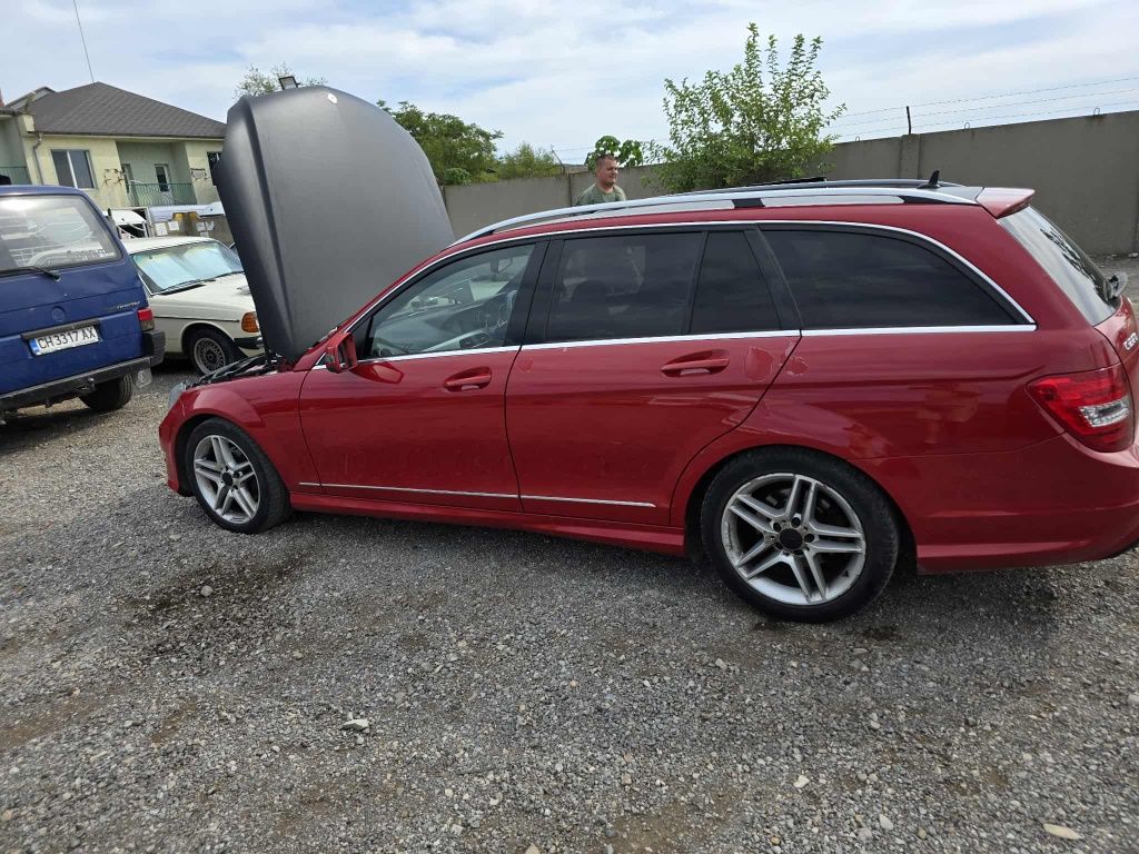 Mercedea-Benz C220