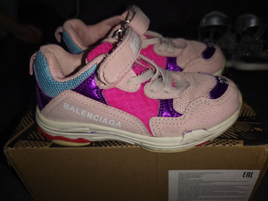 обувь на девочку 27р,сандали,кроссы,кеды в идеальном состоянии