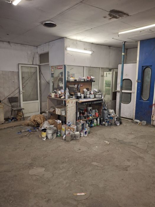 Автосервиз с камера за боядисване