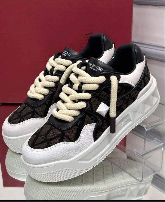 Valentino One Stud